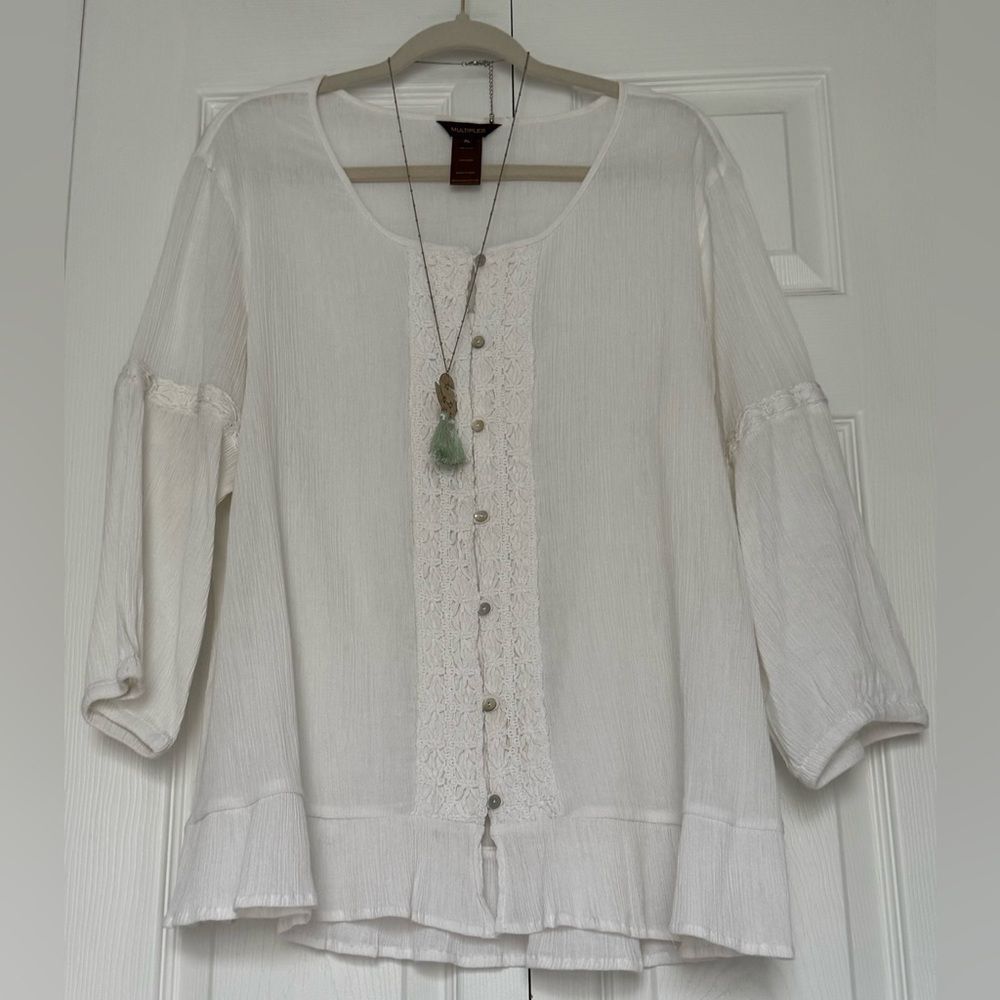 Timeless! Multiples white button top! - Picture 6 of 16